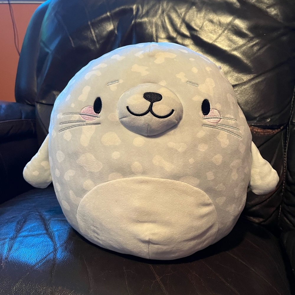 Squishmallow seal -12” Claire exclusive